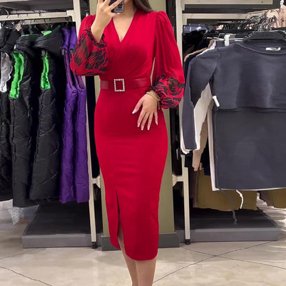 Elegante Vestido de Mujer con Escote en V en Rojo